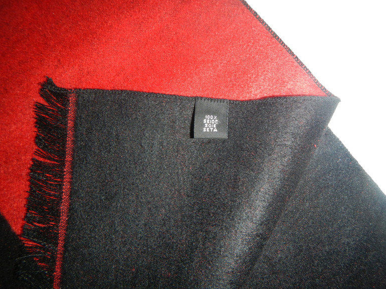 Echarpe rouge-noir