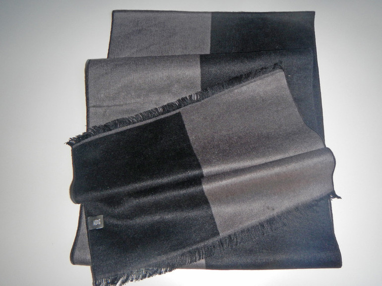 Echarpe gris-noir